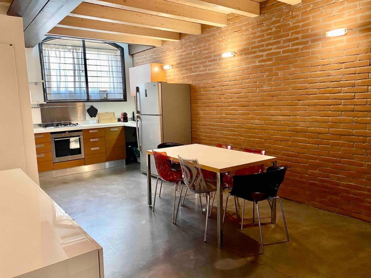 Luxury Industrial Apt Vicino Al Centro Con Garage ブレシア エクステリア 写真