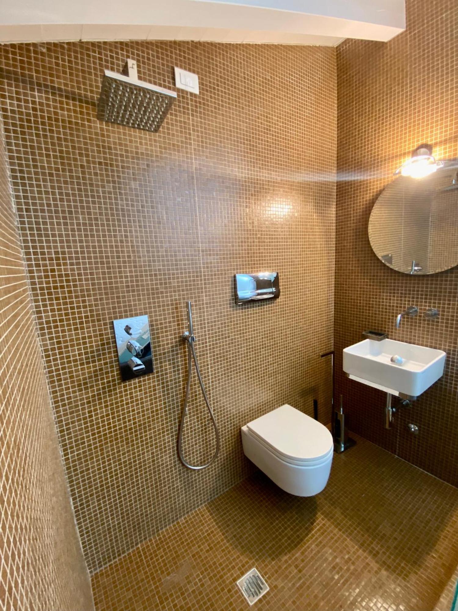 Luxury Industrial Apt Vicino Al Centro Con Garage ブレシア エクステリア 写真