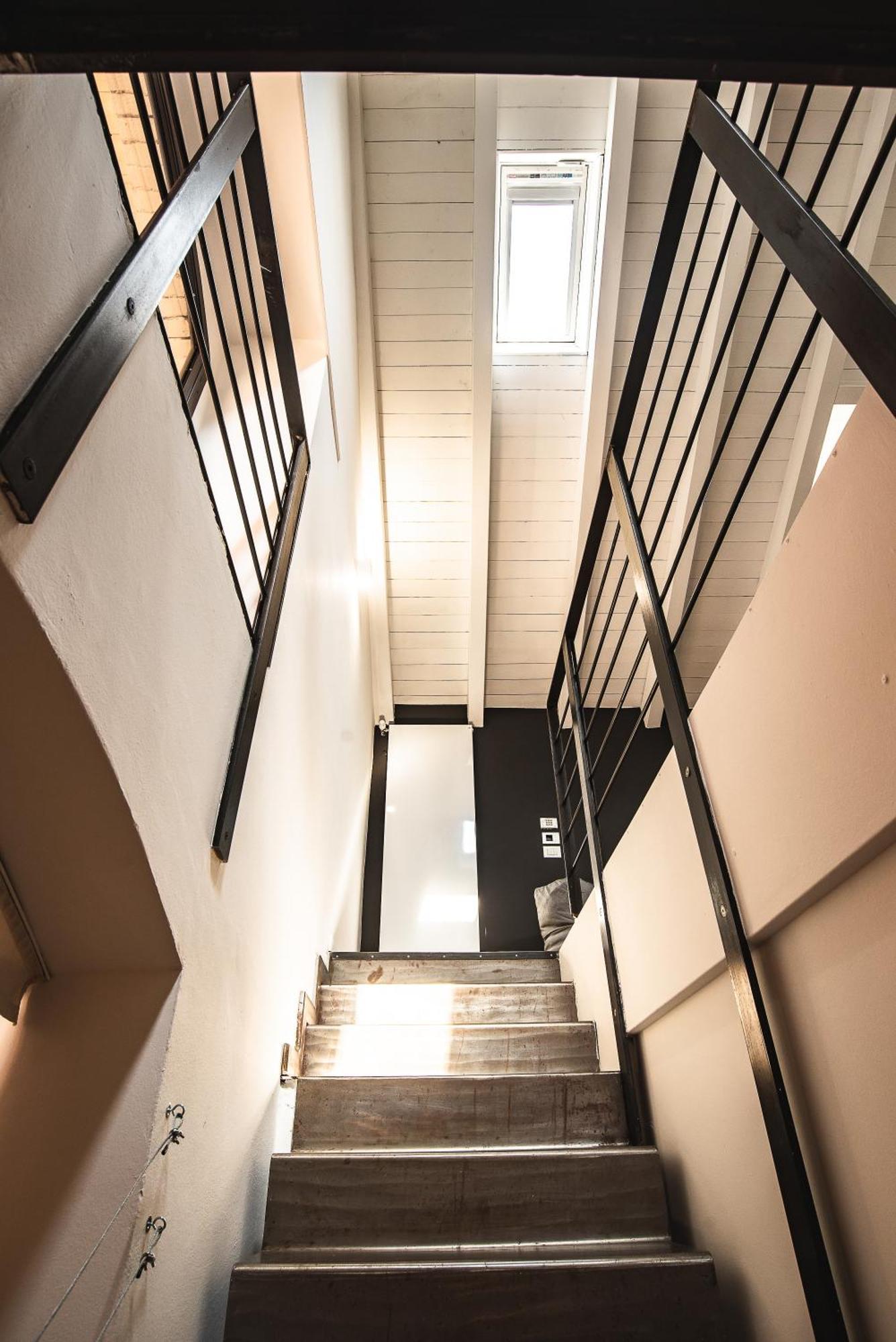 Luxury Industrial Apt Vicino Al Centro Con Garage ブレシア エクステリア 写真